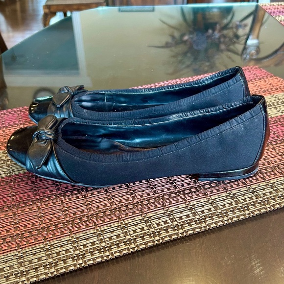 Etienne Aigner Black Ballet Flats with a Patent Leather Leather Detail Size 10 - Picture 5 of 8